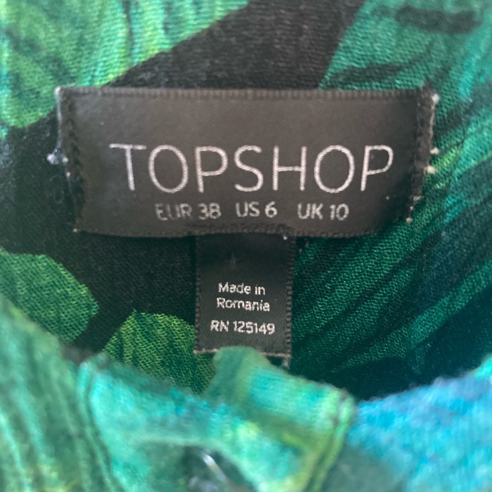 TopShop Tropical print crop top🌴🌺😎 - Picture 2 of 3